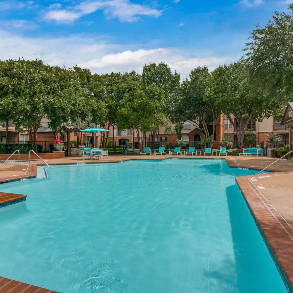 Sparkling, resort-style swimming pool in Richardson, Texas. 
